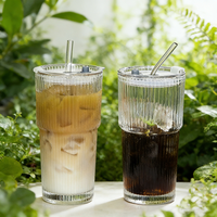 Ensemble de verres à boire élégants en verre côtelé de 20 oz avec couvercles et pailles, en verre épais durable pour café glacé