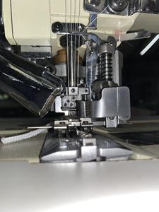 Máquina DE COSER Yamato VFK 2560 de alta elasticidad y sin arrugas, máquina de coser plana de 4 agujas y 6 hilos - Product Image 4