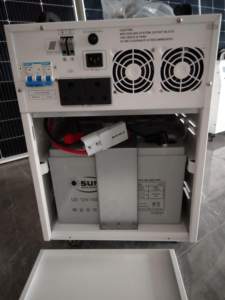 สถานีไฟฟ้าพกพา 2000W พร้อมระบบโซลาร์เซลล์และตัวควบคุมแบตเตอรี่ - Product Image 3