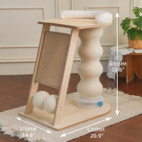 Arbre à chat tout-en-un avec condo, maisonnette, rampe inclinée, griffoir, jouet boule en sisal et poteau à griffer en carton