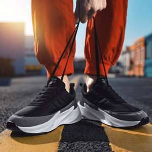 Zapatillas Deportivas de Moda Negras con Logotipo Personalizado OEM, Ligeras y Elegantes para Hombre - Product Image 3