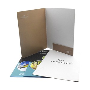 Carpeta de Papel Ecológica, Elegante, Reciclada, Blanca y Minimalista con Ranura para Tarjetas para Reuniones de Oficina Sostenibles - Product Image 4