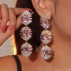 Pendientes Largos de Diseño Floral Geométrico de Moda en Aleación de Cobre con Cristales de Estrás para Mujer, Ideales para Aniversario - Product Image 1