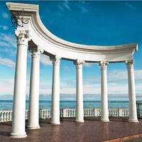 Colonnes romaines en marbre blanc d'extérieur, style corinthien, piliers décoratifs en pierre pour jardin, véranda, décoration de villa
