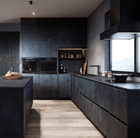 Meubles de cuisine modernes de luxe laqués sur mesure avec îlot de rangement et rangement intégré pour appareils électroménagers, avec options de finition