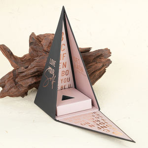 Logo personalizzato in lamina d'oro per imballaggio bottiglie di vino e Vodka rivestimento UV goffratura opaca laminazione spugna elegante confezione regalo - Product Image 1