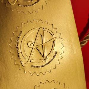 Etiqueta Adhesiva de Lujo con Logotipo Personalizado en Color Dorado para Tiendas de Ropa, Sellado de Empaques, Diseño de Marca, Impresión de Etiquetas para Pequeñas Empresas - Product Image 5
