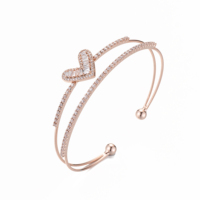 Brazalete Romántico en Oro Rosa con Corazón Asimétrico y Circonitas, Pulsera Elegante de Aleación de Cobre, Regalo para Fiestas