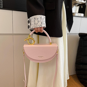 Nouveau sac à main de luxe pour femme, sac fourre-tout de créateur avec une élégante poignée en forme de croissant. - Product Image 5