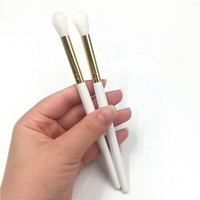 Pinceau de mélange d'ombres à paupières personnalisé Pinceau doux pour les yeux en poils synthétiques pour le fard à paupières et le nettoyant pour les cils