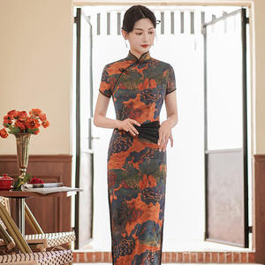Vestido <span class=keywords><strong>Qipao</strong></span> Largo de Satén Grabado para Madre, Estilo Chino <span class=keywords><strong>Tradicional</strong></span>, Talla Grande, Elegante, para Banquete, Venta al por Mayor, Moda 2026 Mejorada - Product Image 4