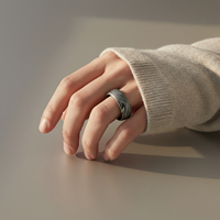 Offre Spéciale – Bague de Fiançailles OEM Faite Main en Acier Damas pour Hommes et Femmes – Fabricant Direct avec Couteaux Torsadés et Logo Couleur Personnalisé
