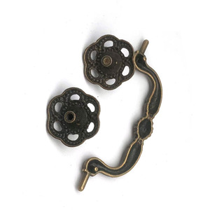 European Style Floral Cabinet Handle Zinc Alloy <b>Antique</b> Bronze Drawer Pull Round Single Hole <b>Wardrobe</b> Furniture Handle - Product Image 1