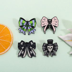 دبابيس جمجمة خفاش بعقدة فيونكة للهيكل العظمي للعنكبوت بروش المينا هدية مجوهرات للهدايا المرعبة للأصدقاء - Product Image 2