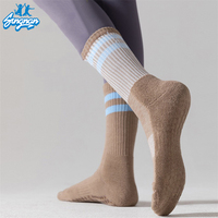 Chaussettes de yoga et de Pilates antidérapantes professionnelles pour femmes, chaussettes de sport personnalisées avec grip, fond épais en tissu éponge, chaussettes de fitness antidérapantes