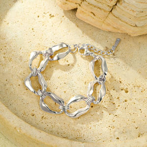 Pulsera de acero titanio, chapada en oro de 18 quilates, con incrustaciones de circonitas, conjunto versátil para múltiples usos. - Product Image 5