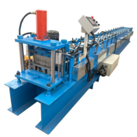 Machine de formage à froid de panneaux solaires en forme de M