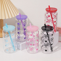 Bocal à boisson réutilisable en plastique sans BPA de 16 oz avec couvercle à paille et nœud décoratif, idéal pour les fêtes, pour boire directement