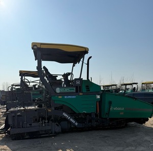 آلة رصف الأسفلت فوجل 1800-2 مستعملة عالية الكفاءة بمحرك بيركنز وسخان كهربائي وشريط تسوية - Product Image 5