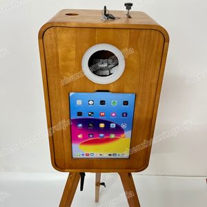 2025 nouveau modèle DSLR rétro en bois iPad <span class=keywords><strong>Photo</strong></span> <span class=keywords><strong>Booth</strong></span> 12.9 pouces iPad <span class=keywords><strong>Photo</strong></span> <span class=keywords><strong>Booth</strong></span> fête et événement - Product Image 5
