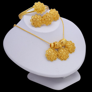 Perhiasan Lapis Emas 24K <span class=keywords><strong>Saudi</strong></span> <span class=keywords><strong>Set</strong></span> Bunga Kalung Anting Cincin Gelang Afrika Pernikahan Pengantin 4pcs <span class=keywords><strong>Set</strong></span> - Product Image 2
