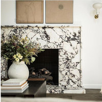 Cheminée intérieure de luxe personnalisée en pierre naturelle, entièrement sculptée en marbre Calacata