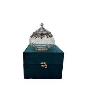 Pot à fruits secs plaqué argent avec couvercle argenté et coffret cadeau royal - Product Image 1