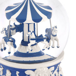 Globe à eau musical carrousel bleu artisanal en résine de 120 mm, peint à la main, pour cadeau de Noël - Product Image 2