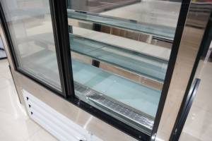 NE-560CK 1.2M 560L Refrigerador Comercial con Enfriamiento por Aire, Vitrina Refrigerada de Acero Inoxidable para Pastelería, Exhibidor de Pasteles con Vidrio - Product Image 5