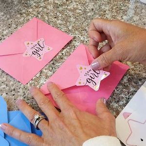 Autocollants de jeu de vote - Étiquettes d'équipe Garçon & Fille, Idéales pour les fêtes de révélation du sexe et les baby showers - Product Image 3