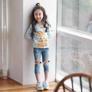 Hauts pour enfants de haute qualité, nouveaux hauts de créateur pour filles avec des images western et des imprimés animaliers - Product Image 1