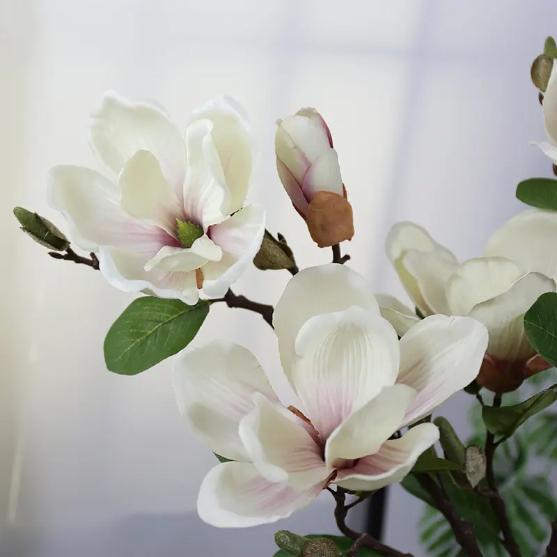 New style flower arrangement living room home flower art decorative white artificial magnolia flower for wedding decor.