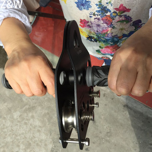 Z&W Handheld Double Pulley Metal <b>Cable</b> Ropeway Equipment For <b>Outdoor</b> Commercial Use 100-500kg Capacity - Product Image 1