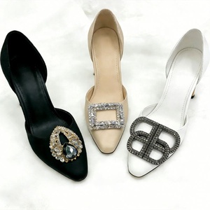 Sandales personnalisées en cuir pour femmes avec boucle en alliage de zinc et clips décoratifs pour chaussures – Vente en gros - Product Image 5