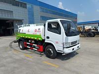 Camion balayeuse/arroseuse Dongfeng 4x2 de 6 mètres cubes / Camion arroseur d'eau potable