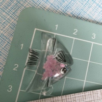 100 Breloques en Résine Multicolores en Forme de Queue de Poisson pour la Fabrication de Bijoux DIY