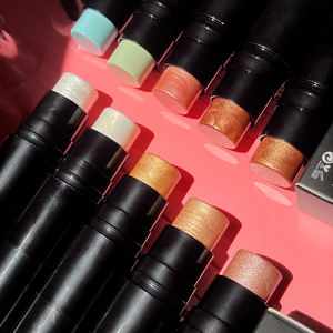 Peau foncée <span class=keywords><strong>pas</strong></span> <span class=keywords><strong>cher</strong></span> joue paillettes visage mignon vente en gros marque privée promotionnel logo personnalisé bling paillettes maquillage surligneur bâton - Product Image 5