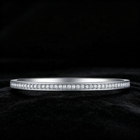 Bracelet élégant en argent 925 avec moissanite couleur D, fine bande simple rangée, idéal pour anniversaire, fiançailles, mariage et usage quotidien