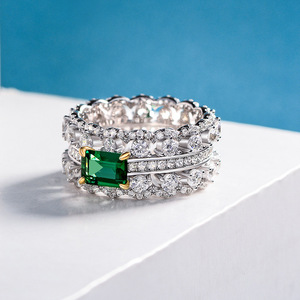 Anello alla Moda a Doppia Fila, Design Minimalista ed Elegante con Pietra Verde, Gioiello da Donna per Uso Quotidiano - Product Image 1