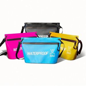 Bolsa de Aseo Impermeable de PVC para Viajes al Aire Libre con Correa de Hombro Única, Cierre de Cremallera y Diseño Vertical para Maquillaje y Natación - Product Image 5