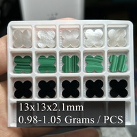 HQ Gems Lourd Peser 13x13x2.1mnm 1.2 Grammes Dubaï Naturel Blanc Nacre Avec Zircon Shell Trèfle Trèfle À Quatre Feuilles Pierre