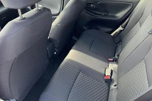 Coche usado limpio 2025 <span class=keywords><strong>Toyota</strong></span> YarisS <span class=keywords><strong>Cross</strong></span> Comfort 1,5 Hybrid SUV listo para usar, sin accidentes listo para enviar a todo el mundo - Product Image 3