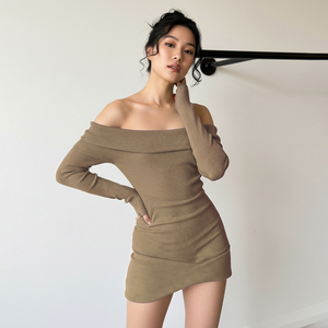 เดรสสั้นทรงเข้ารูปแบบไหล่เฉียง ดีไซน์เซ็กซี่มีสไตล์ สวยหรู ดูมีเสน่ห์ - Product Image 5