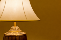 Lampe de table LED classique en métal doré antique avec abat-jour en tissu, AC 85-265V, intensité variable, garantie de 2 ans, température de couleur personnalisable pour hôtel