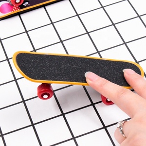 Patinete Grande de 14 cm, Patineta de Dedo, Juguete Deportivo Extremo para Bailar con la Punta de los Dedos, Patineta de Dedo de Plástico - Product Image 2