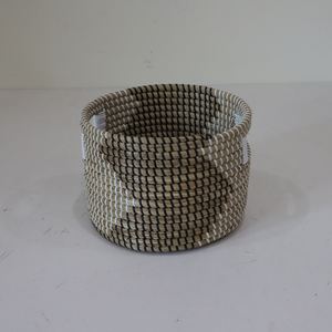 Panier rond jonc de mer du Vietnam tissé à la main panier de rangement rond noir et blanc avec poignées organisateur décoratif - Product Image 1