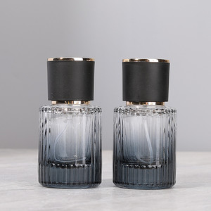 Atomizador de Perfume Portátil de Vidrio de 50ml y 30ml, Botella Vacía de Muestra para Viaje con Diseño Monocromático a Rayas - Product Image 3