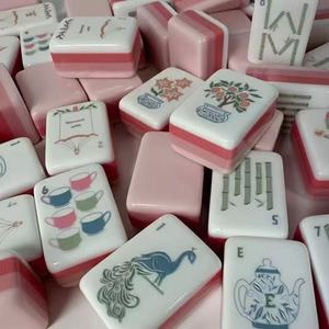 Venta al por mayor de fábrica: Soportes de mahjong de acrílico con diseño de tortuga y empujadores magnéticos, personalizados y de diseño único. - Product Image 1