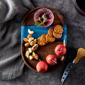 Поднос для еды из натурального дерева и эпоксидной смолы овальной формы - Product Image 3