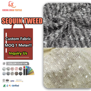 <span class=keywords><strong>Tweed</strong></span> à paillettes avec accents de perles: l'éclat lumineux fusionne avec l'éclat intemporel - Product Image 1